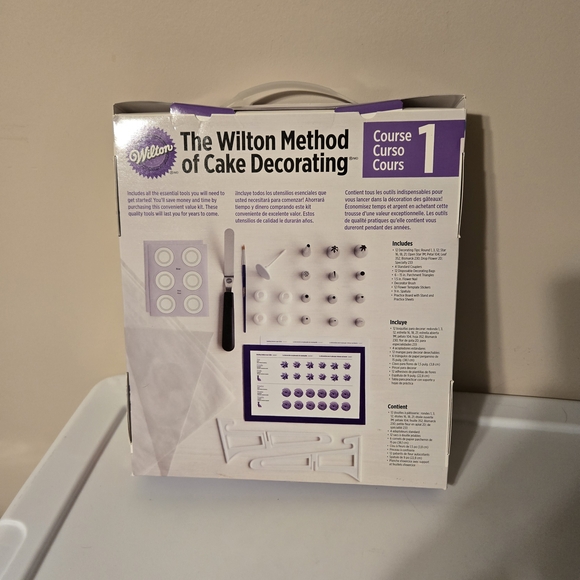 Wilton Cake Decorating Kit - Course 1 New - Picture 3 of 4